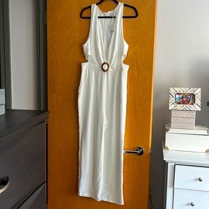 NWT white jumpsuit perfect with belt
